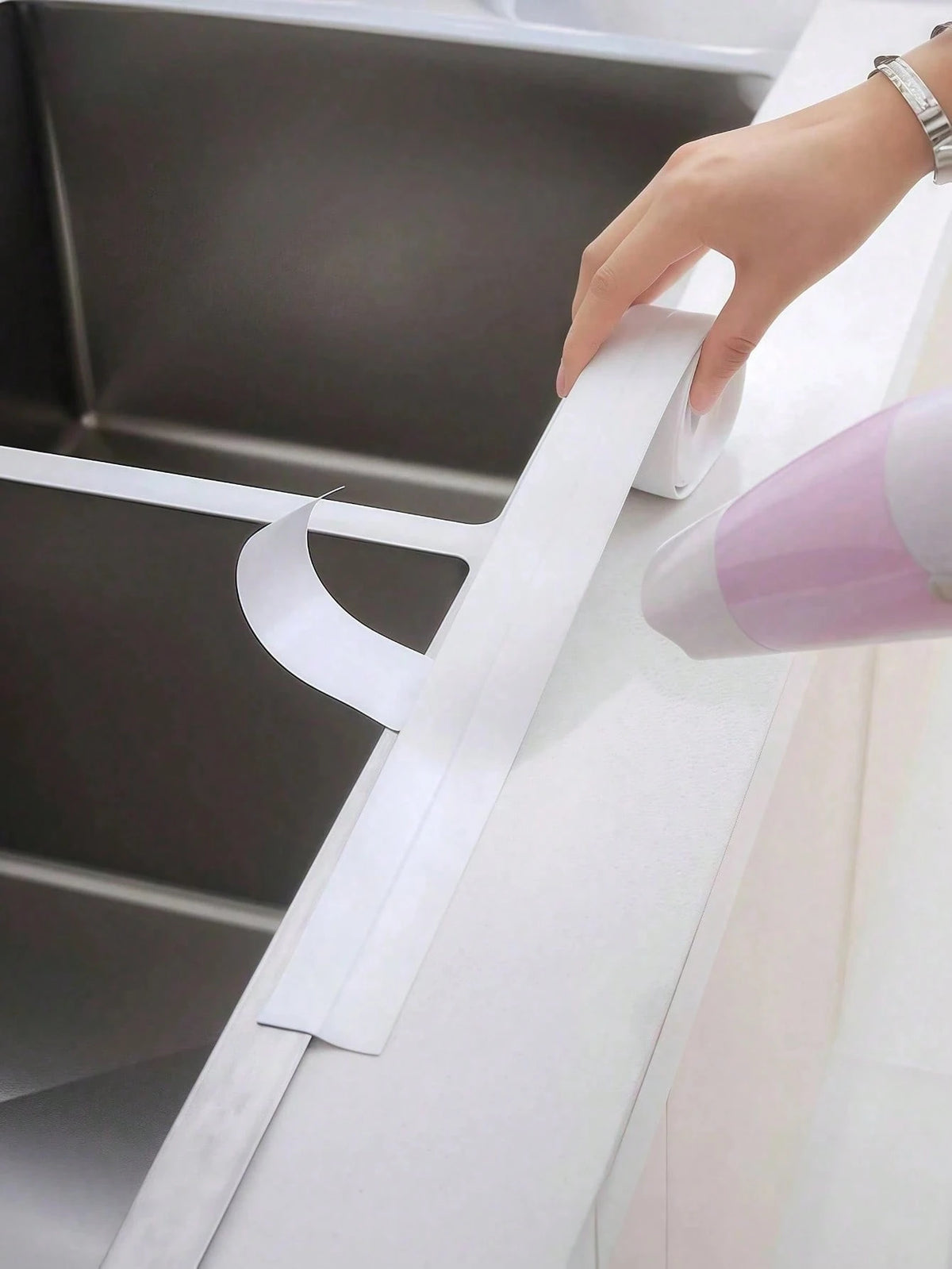 1 Roll PVC Waterproof Sealing Tape, Self-Adhesive Anti-Crack Strip, Suitable For Sinks And Stoves, Floor Corner Gap Stickers, Moisture-Proof And Mold-Resistant, Suitable For Kitchen, Bathroom, Toilet