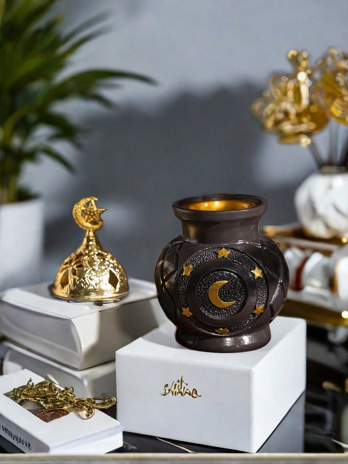1pc Vintage Dark Brown + Gold Star & Moon Incense Burner, Spherical Bottle Body With Hollow Floral Pattern, Star & Moon Totem Decor, Ritual Atmosphere, Suitable For Burning Frankincense & Fragrance, P