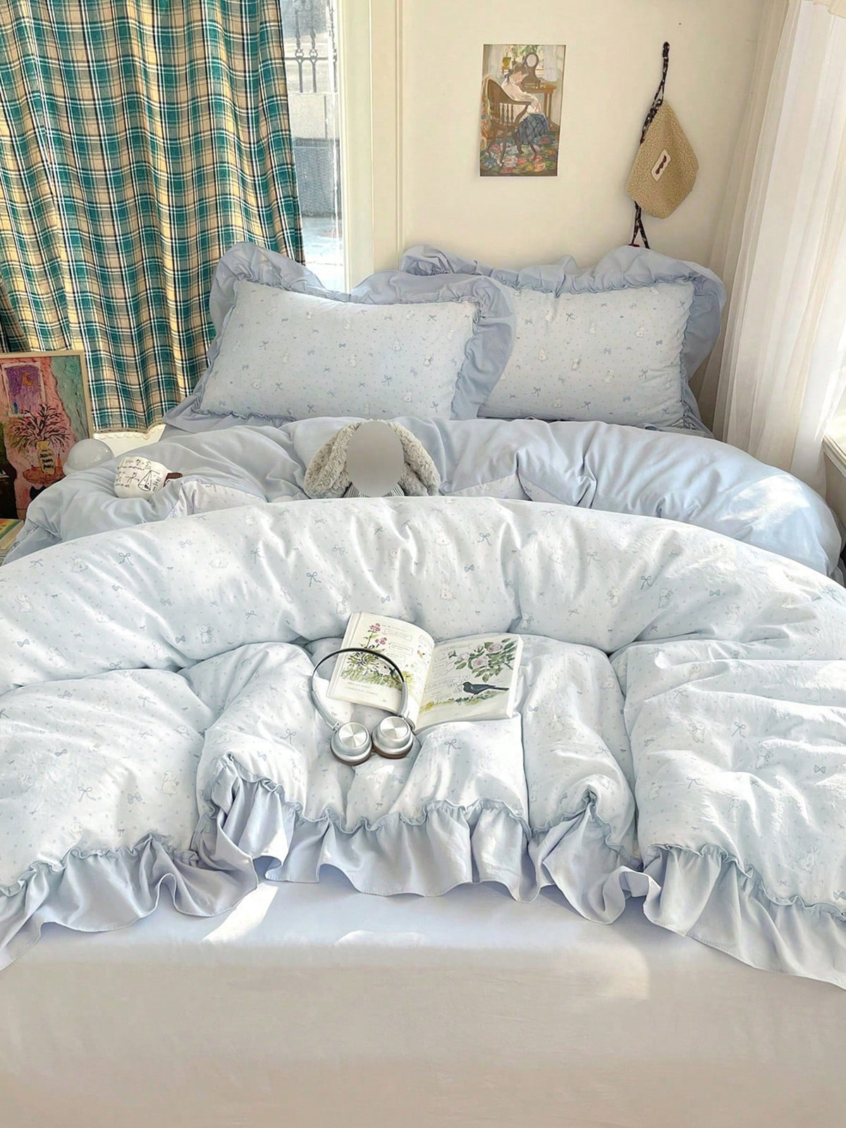 Blue Small Floral Ruffle Trim 4-Piece Bedding Set, French Country Style Bedding Set, Breathable Soft All-Season Bedding Set, Includes 1 Duvet Cover, 1 Bed Sheet, 2 Pillowcases, No Filling, Suitable Fo
