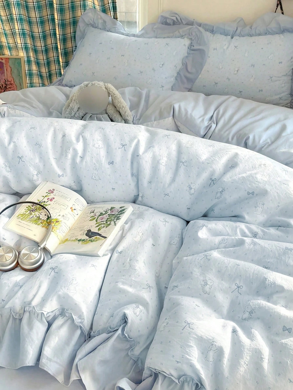 Blue Small Floral Ruffle Trim 4-Piece Bedding Set, French Country Style Bedding Set, Breathable Soft All-Season Bedding Set, Includes 1 Duvet Cover, 1 Bed Sheet, 2 Pillowcases, No Filling, Suitable Fo