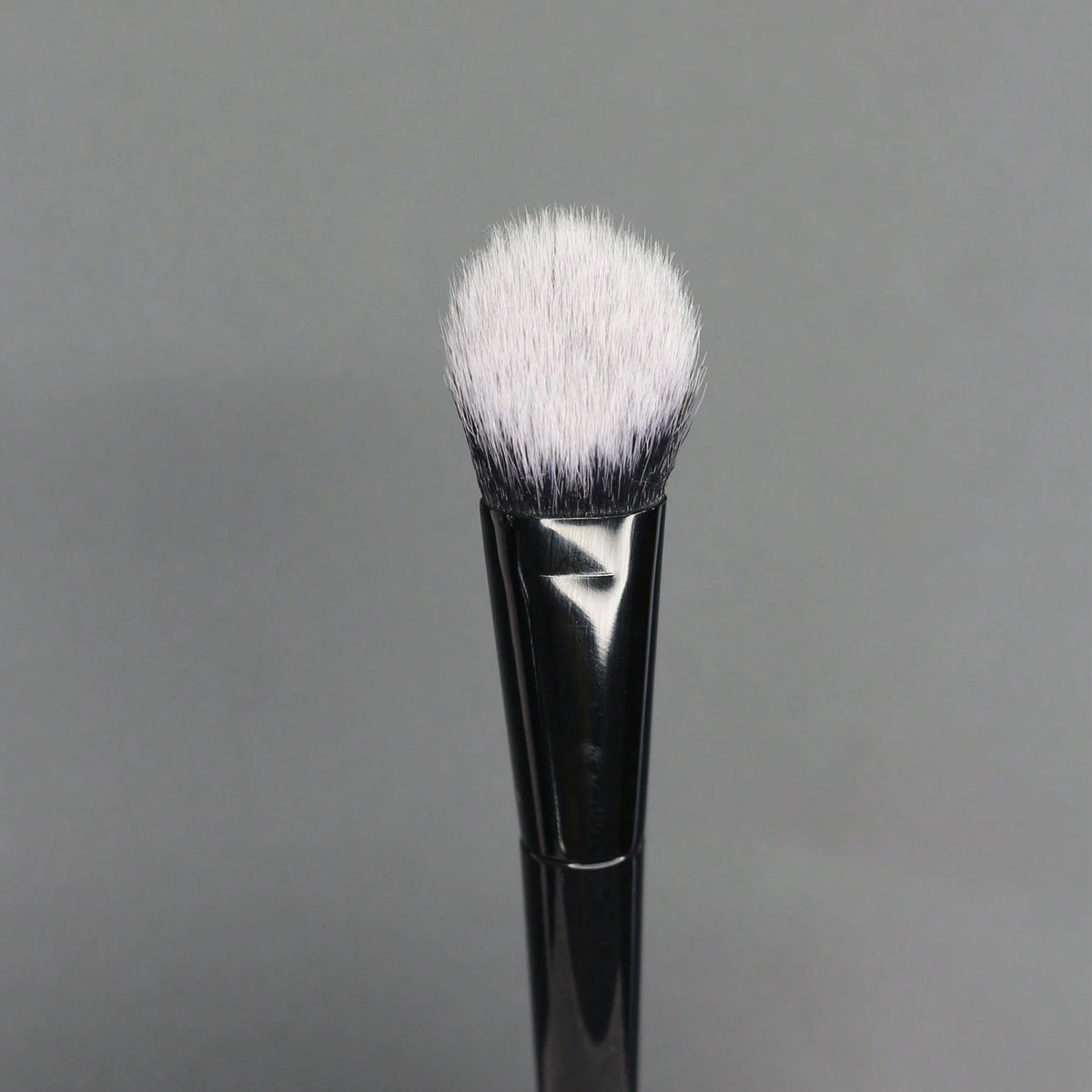 Contour Concealer Brush With Slanted Angled Ferrule And Large Curved Bristles, Available In 3 Colors. The Angled And Curved Design Effectively Fits The Contours Of The Face For Efficient Concealing.,F