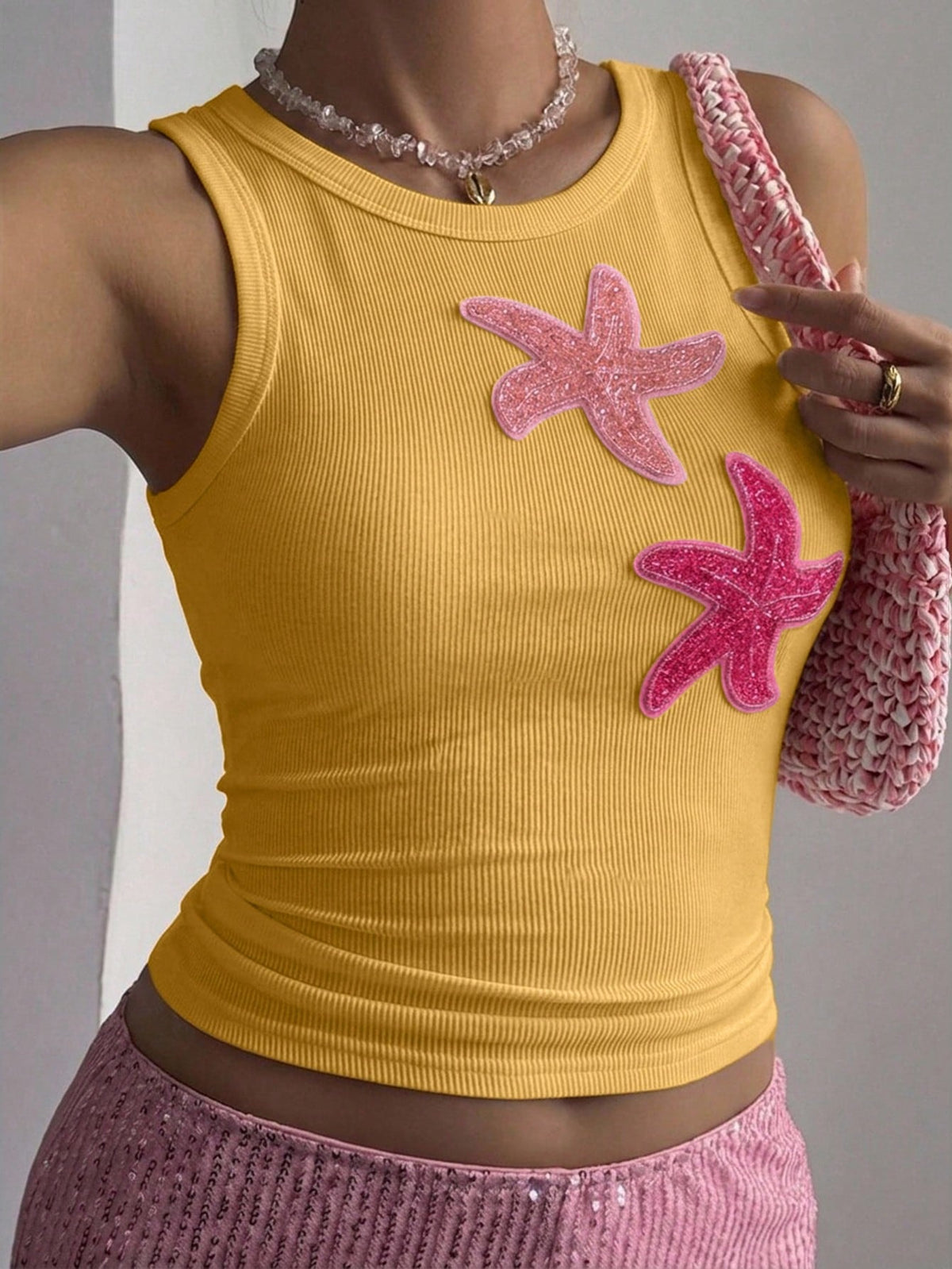 Dazy Plus Starfish 3D Decor White Cropped Top Slim Fit Casual Vacation Style Camisole Sexy Plus Size Women Spring Summer White Tank Top