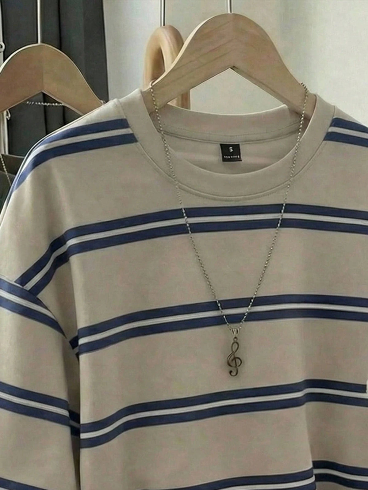 EZwear Women's Blue And White Stripe Pattern Round Neck T-Shirt,Casual Autumn Back-To-School Long Sleeve Top,Elegant Y2K Stylish Versatile School Outings
