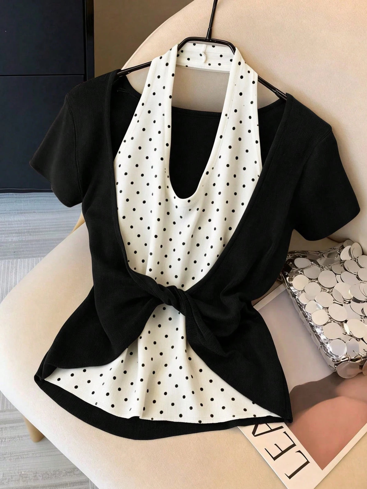 GlowEve Classic Black & White Contrast French Vacation Chic White Polka Dot Twist Front Short Sleeve Knit Top, Elegant Versatile Casual T-Shirt For Women