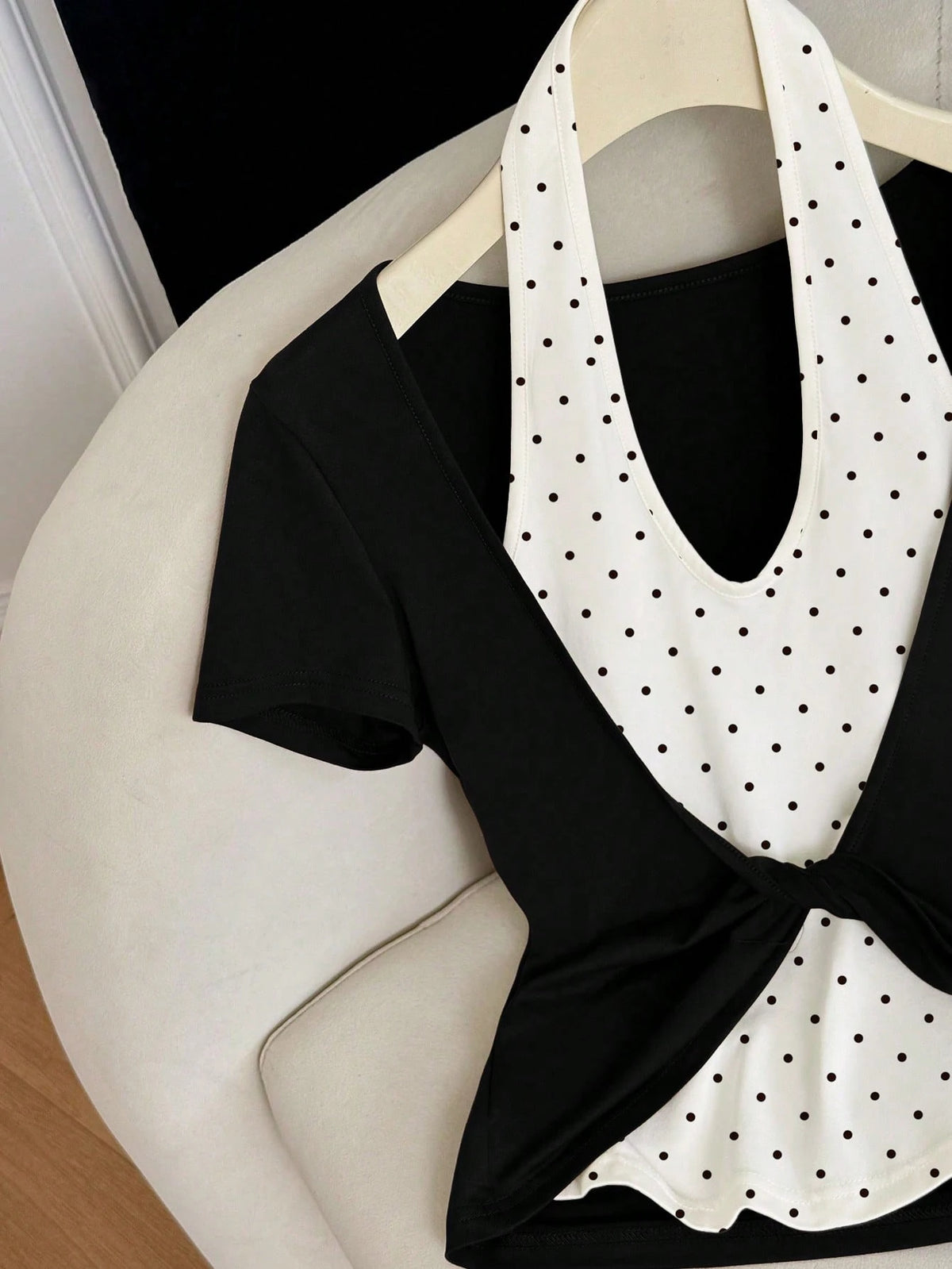 GlowEve Classic Black & White Contrast French Vacation Chic White Polka Dot Twist Front Short Sleeve Knit Top, Elegant Versatile Casual T-Shirt For Women