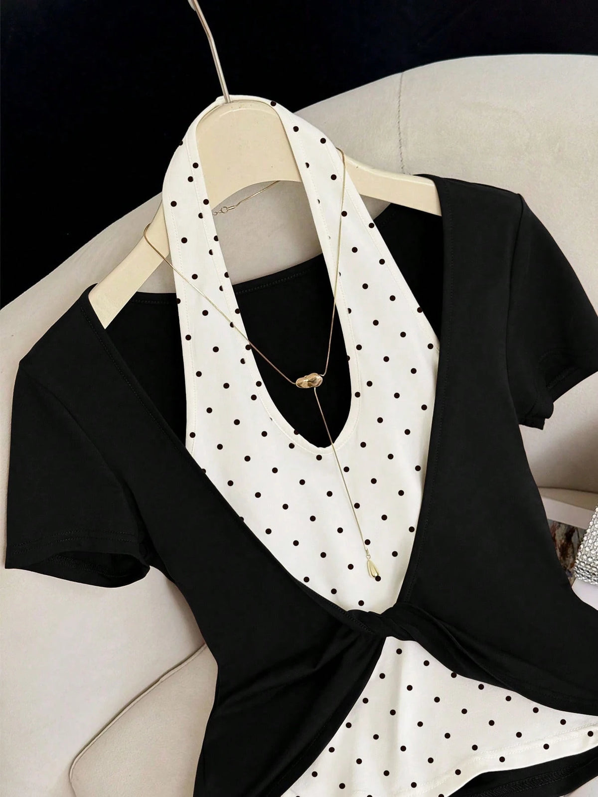 GlowEve Classic Black & White Contrast French Vacation Chic White Polka Dot Twist Front Short Sleeve Knit Top, Elegant Versatile Casual T-Shirt For Women