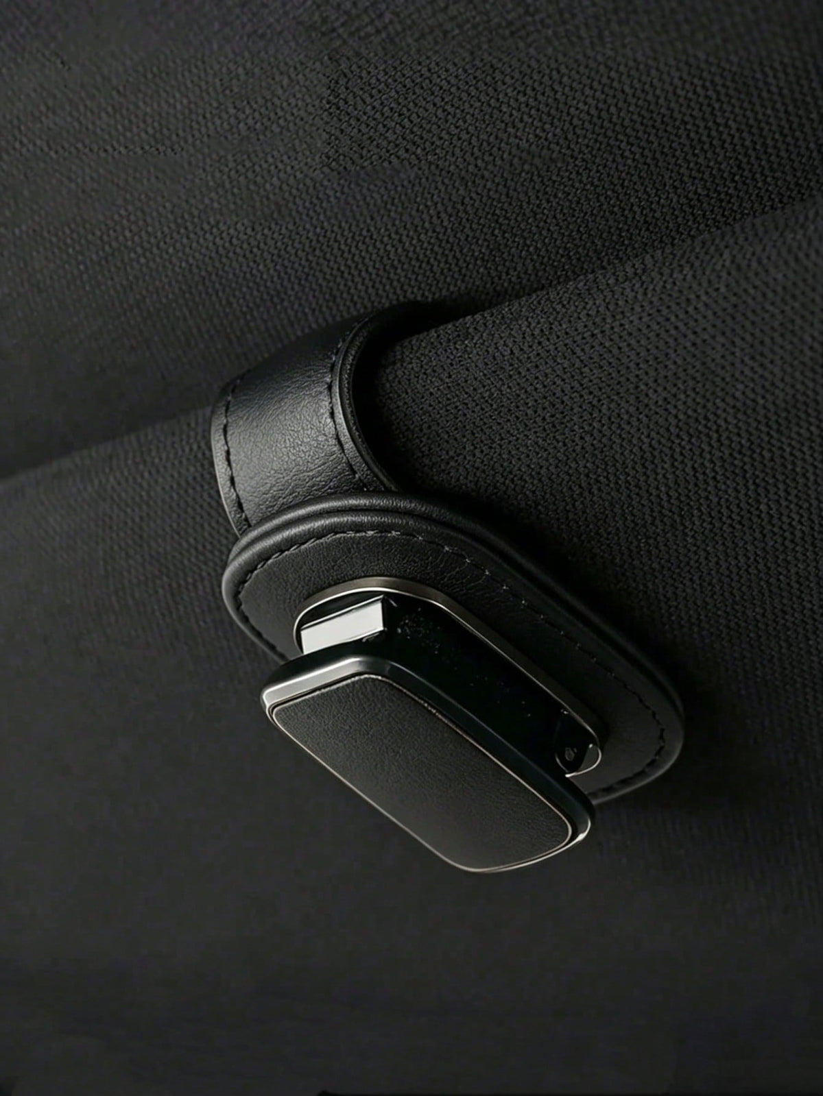 High-Quality PU Leather & Metal Car Sun Visor Glasses Holder- Universal Clip-On Design Fits 99% Of Vehicles, Strong Elastic Clip, Scratch-Resistant, Easy Installation, Holds Eyeglasses, Fashion Glass
