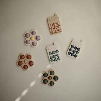 Mushie® Aktivnostna igračka iz silikona Telefon Blush Mushie