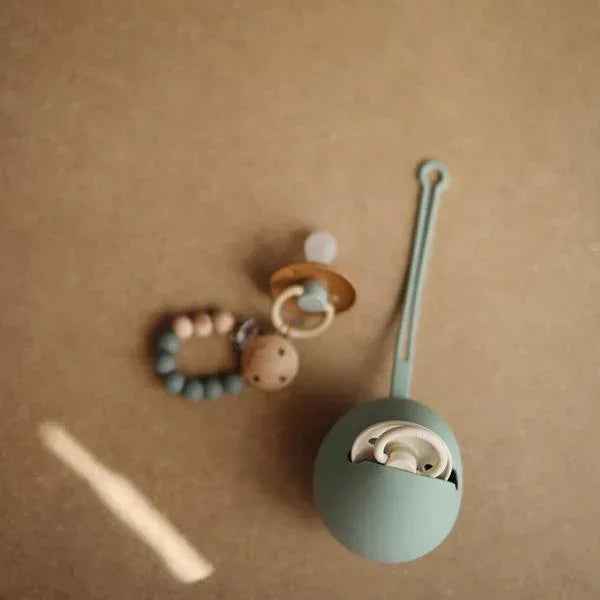 Mushie® Torbica za dudo Cambridge Blue Mushie