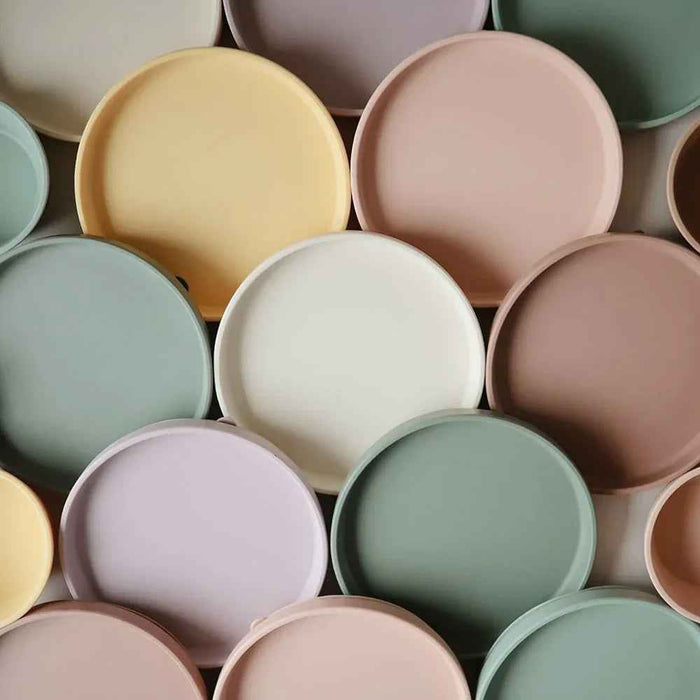 Mushie® Silikonski krožnik z vakumskim dnom Ivory/Sand Mushie