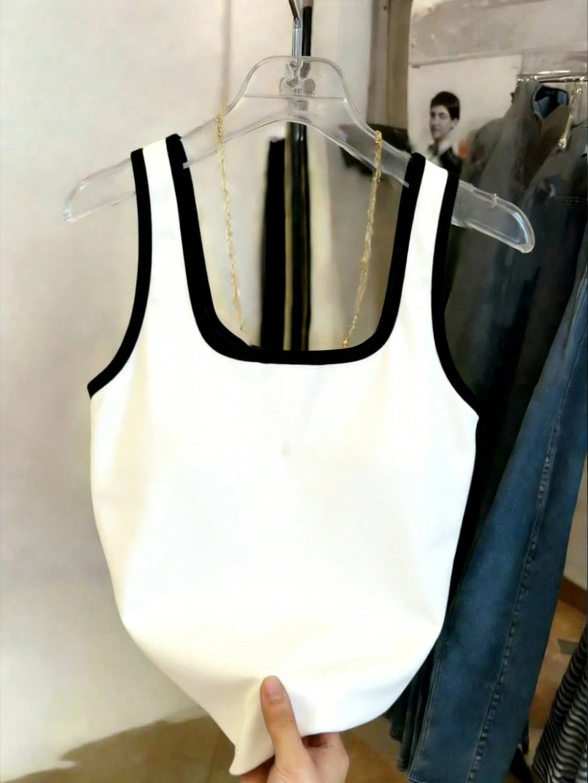 Resyla Women's Sleeveless Fitted Contrast Color Tank Top
