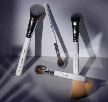 The Master Brightening Brush