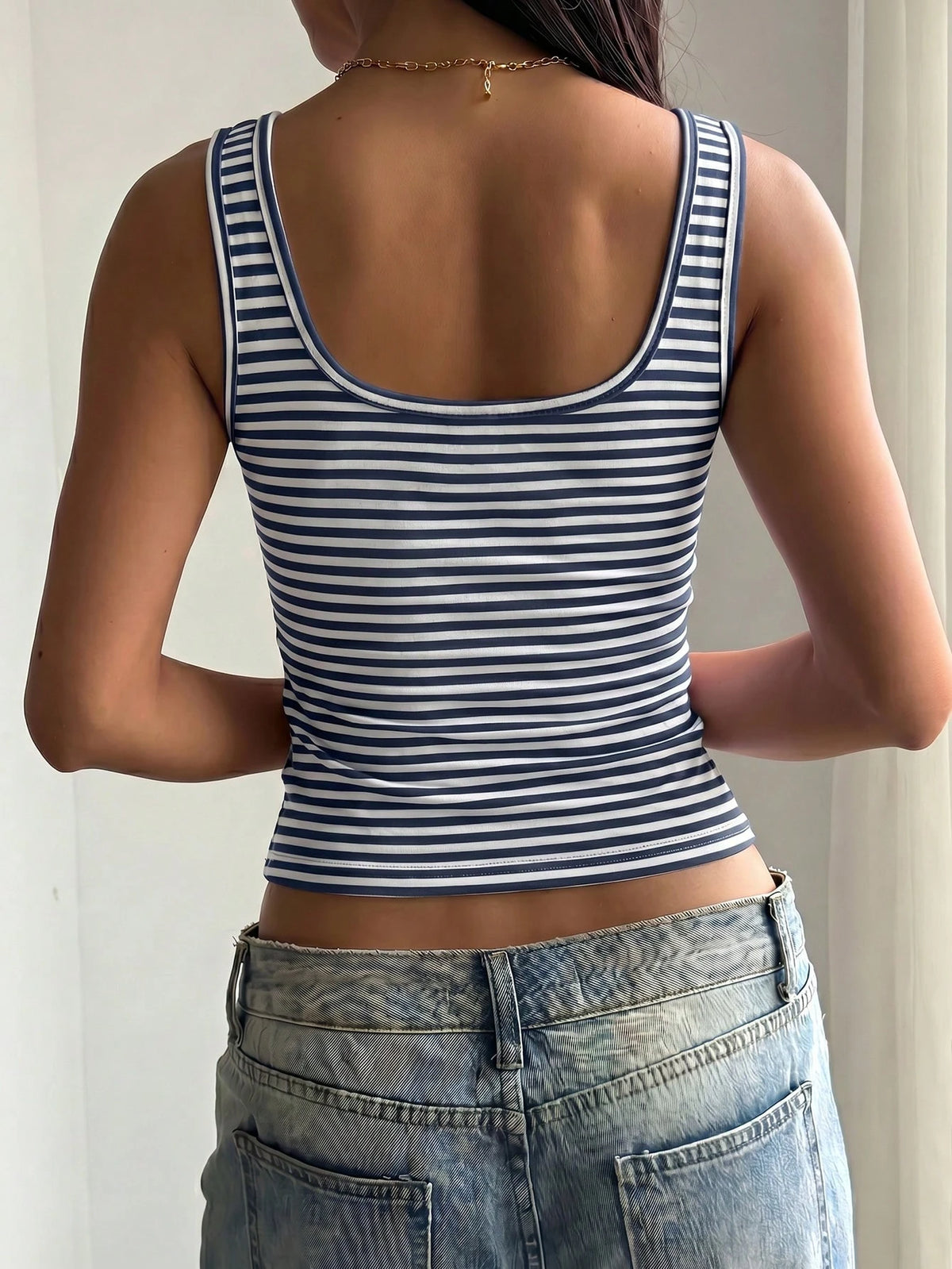 Women's Solid Color Square Neck Fitted Casual Camisole, Minimalist Retro Solid Color Vest, Summer Fashion Backless Knit Camisole, Casual Versatile, Suitable For Work Commute